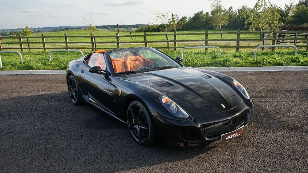 Đấu giá Ferrari Aperta phiên bản giới hạn sở hữu nội thất Hermès